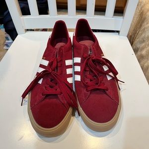 Men’s Adidas tennis shoes